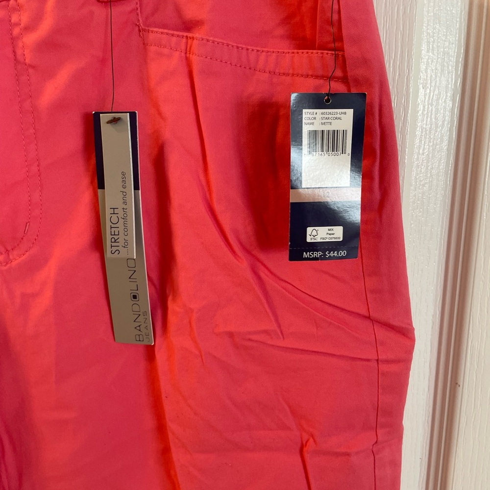 Bandolino Vibrant Coral Stretch long shorts